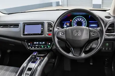 2015 Honda Vezel Hybrid Z photo 18