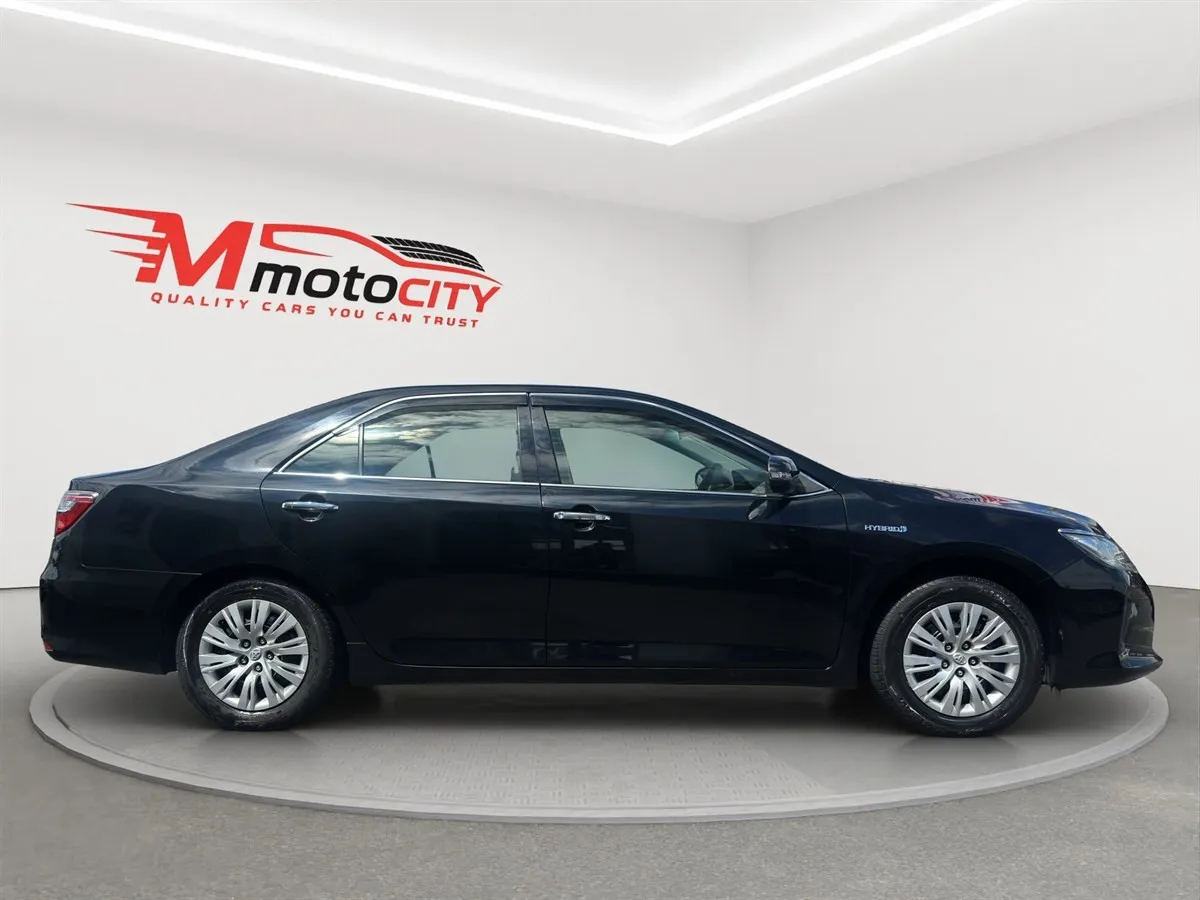 2015 Toyota Camry Carplay, Dark Interior