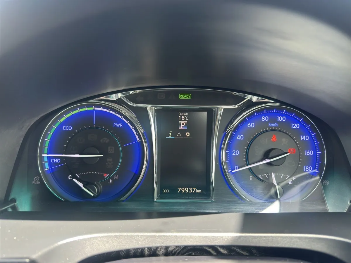 2015 Toyota Camry Carplay, Dark Interior