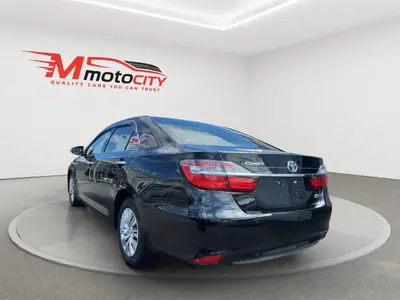 2015 Toyota Camry Carplay, Dark Interior photo 5