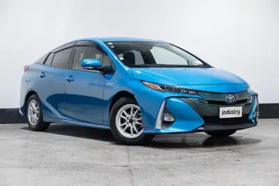 2017 Toyota Prius PHV A photo 1