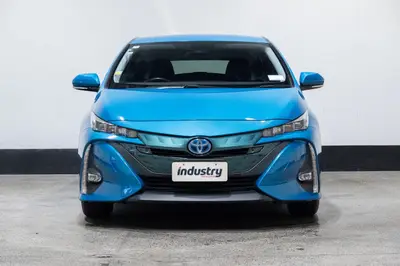 2017 Toyota Prius PHV A photo 7
