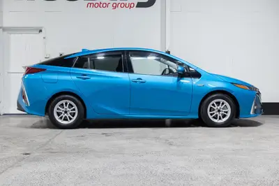 2017 Toyota Prius PHV A photo 9