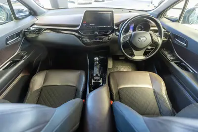 2017 Toyota C-HR Hybrid G photo 16
