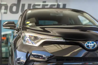 2017 Toyota C-HR Hybrid G photo 12