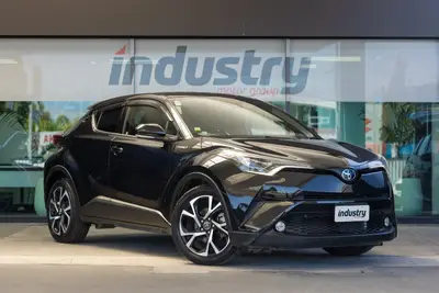 2017 Toyota C-HR Hybrid G photo 1