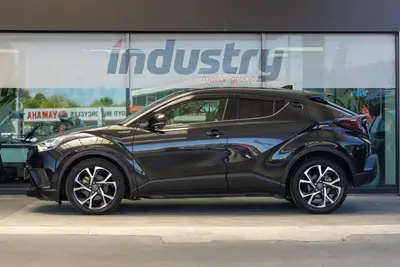 2017 Toyota C-HR Hybrid G photo 7
