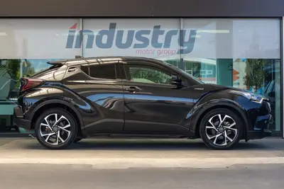 2017 Toyota C-HR Hybrid G photo 10