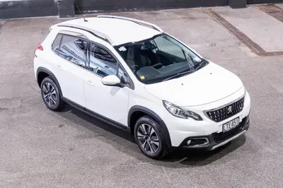 2018 Peugeot 2008 Allure 1.2PT photo 2