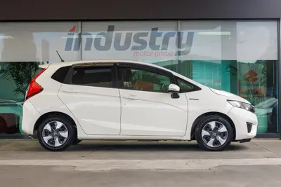 2017 Honda Fit Hybrid F-Package photo 10