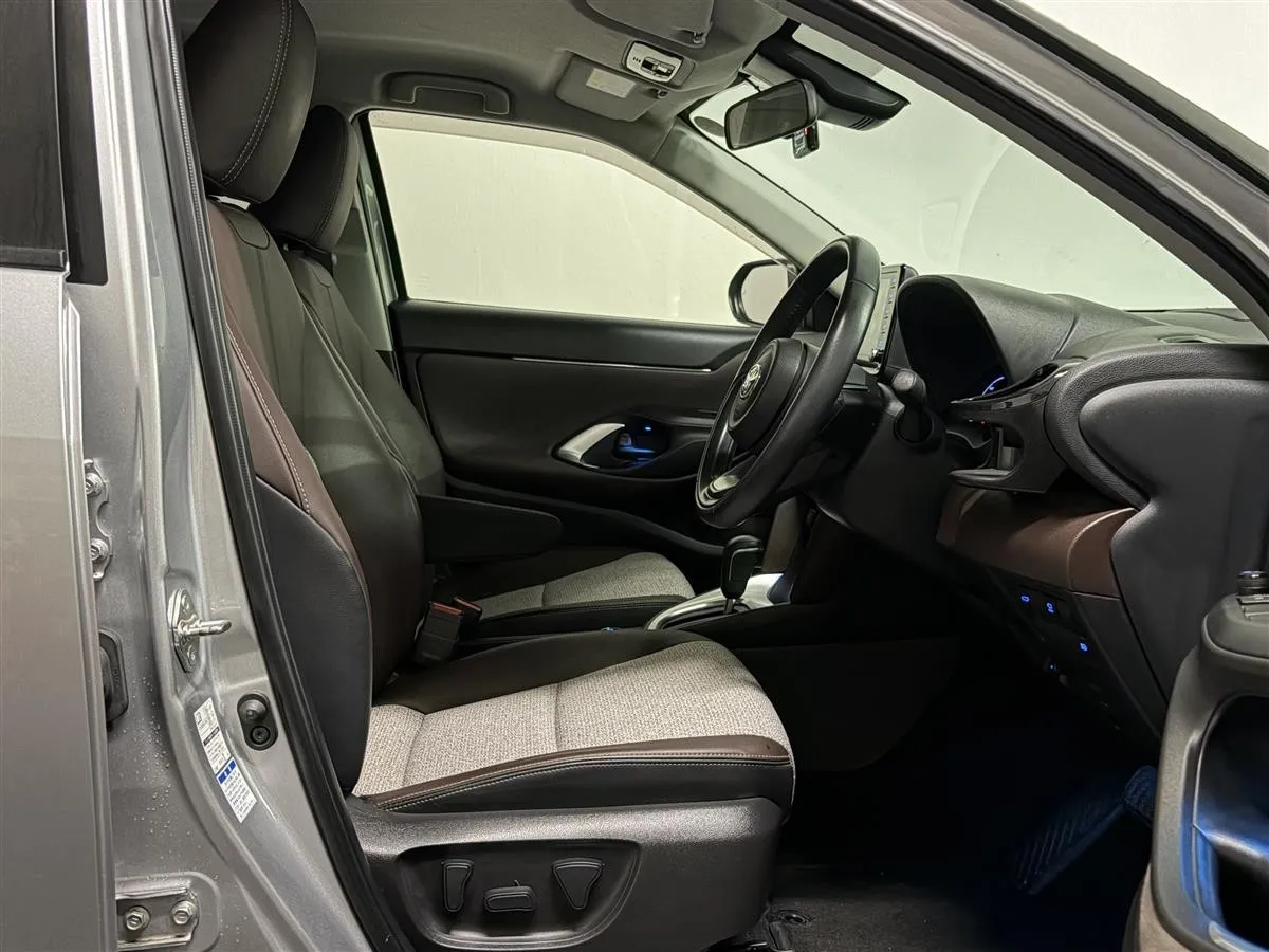 2022 Toyota Yaris Cross Z Limited Hybrid E-Four Station, photo 9 of 20