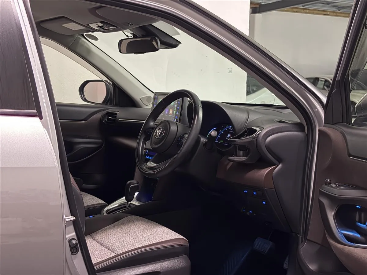 2022 Toyota Yaris Cross Z Limited Hybrid E-Four Station, photo 8 of 20