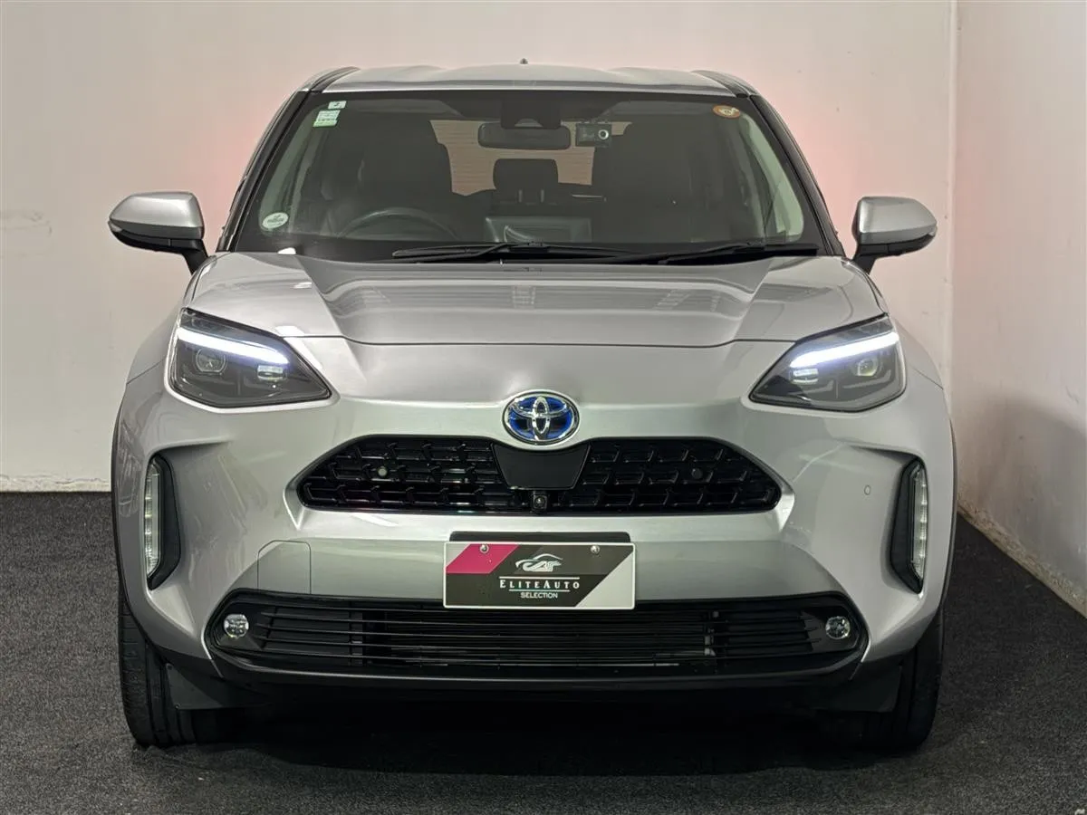2022 Toyota Yaris Cross Z Limited Hybrid E-Four Station, photo 2 of 20
