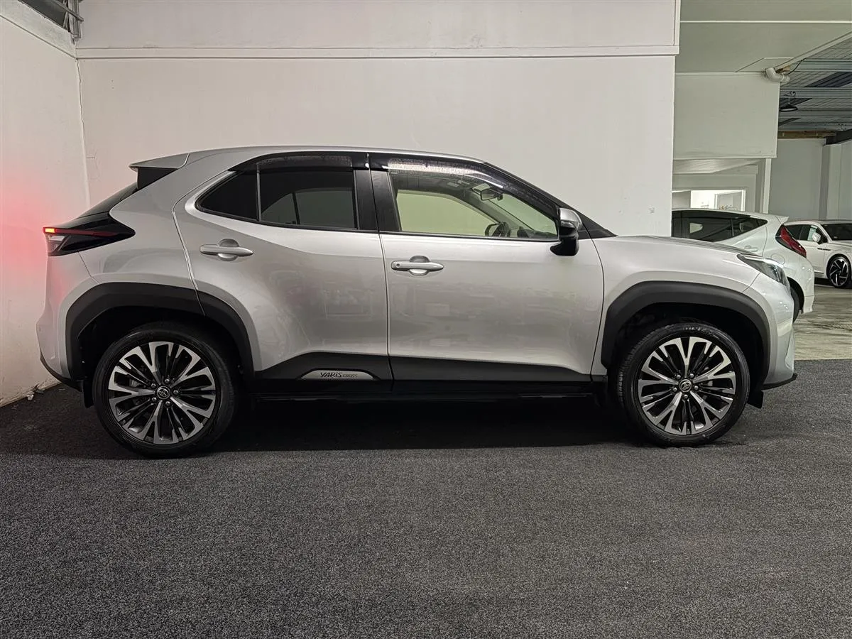 2022 Toyota Yaris Cross Z Limited Hybrid E-Four Station, photo 3 of 20