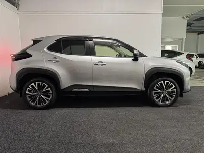 2022 Toyota Yaris Cross Z Limited Hybrid E-Four Station photo 3