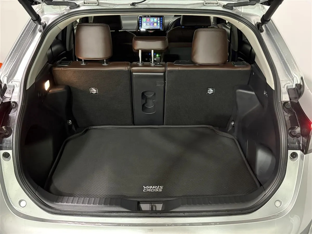 2022 Toyota Yaris Cross Z Limited Hybrid E-Four Station, photo 5 of 20