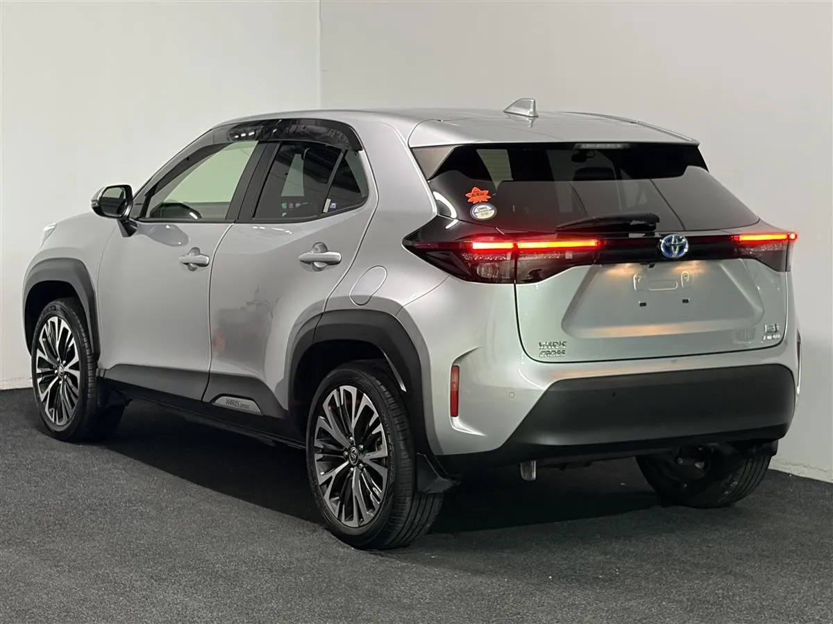 2022 Toyota Yaris Cross Z Limited Hybrid E-Four Station, photo 4 of 20