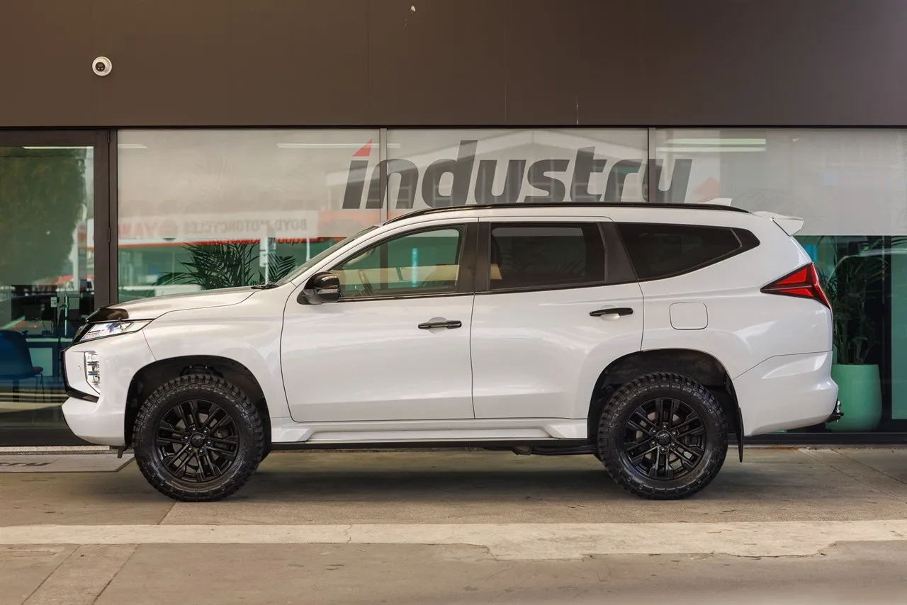 2020 Mitsubishi Pajero Sport VRX Black Pack 4WD