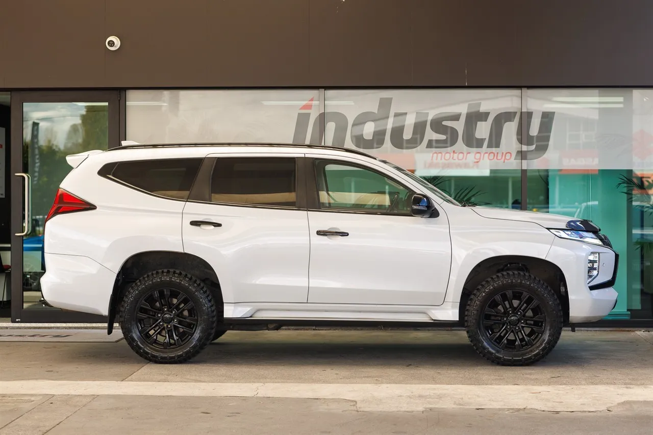2020 Mitsubishi Pajero Sport VRX Black Pack 4WD