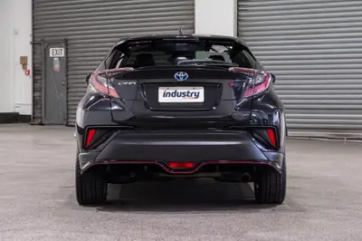 2017 Toyota C-HR G Hybrid Modelista photo 9
