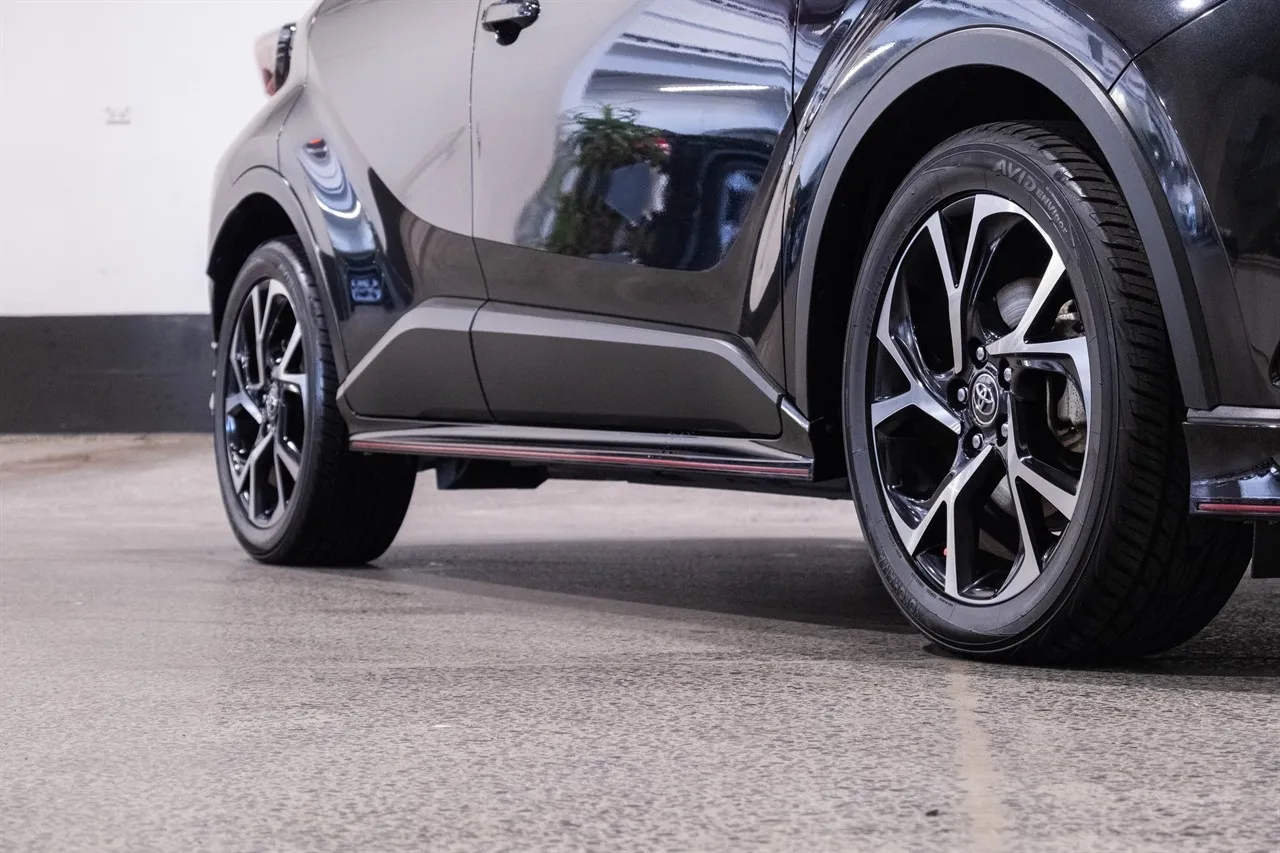 2017 Toyota C-HR G Hybrid Modelista