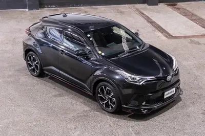 2017 Toyota C-HR G Hybrid Modelista photo 3