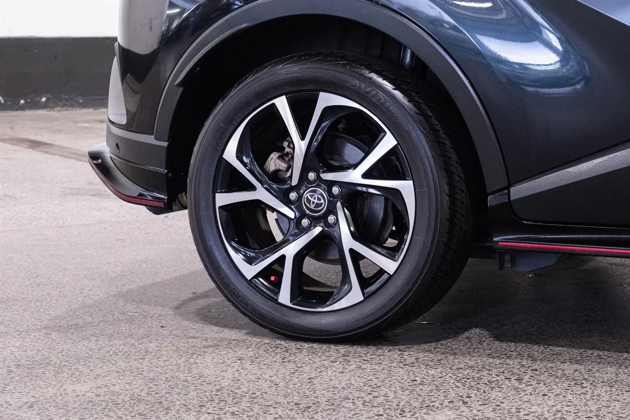 2017 Toyota C-HR G Hybrid Modelista