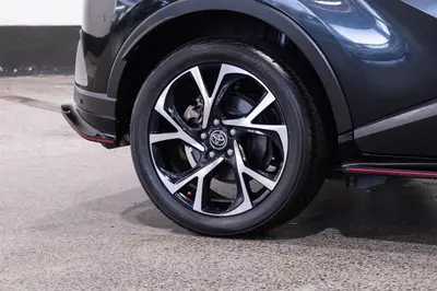 2017 Toyota C-HR G Hybrid Modelista photo 8