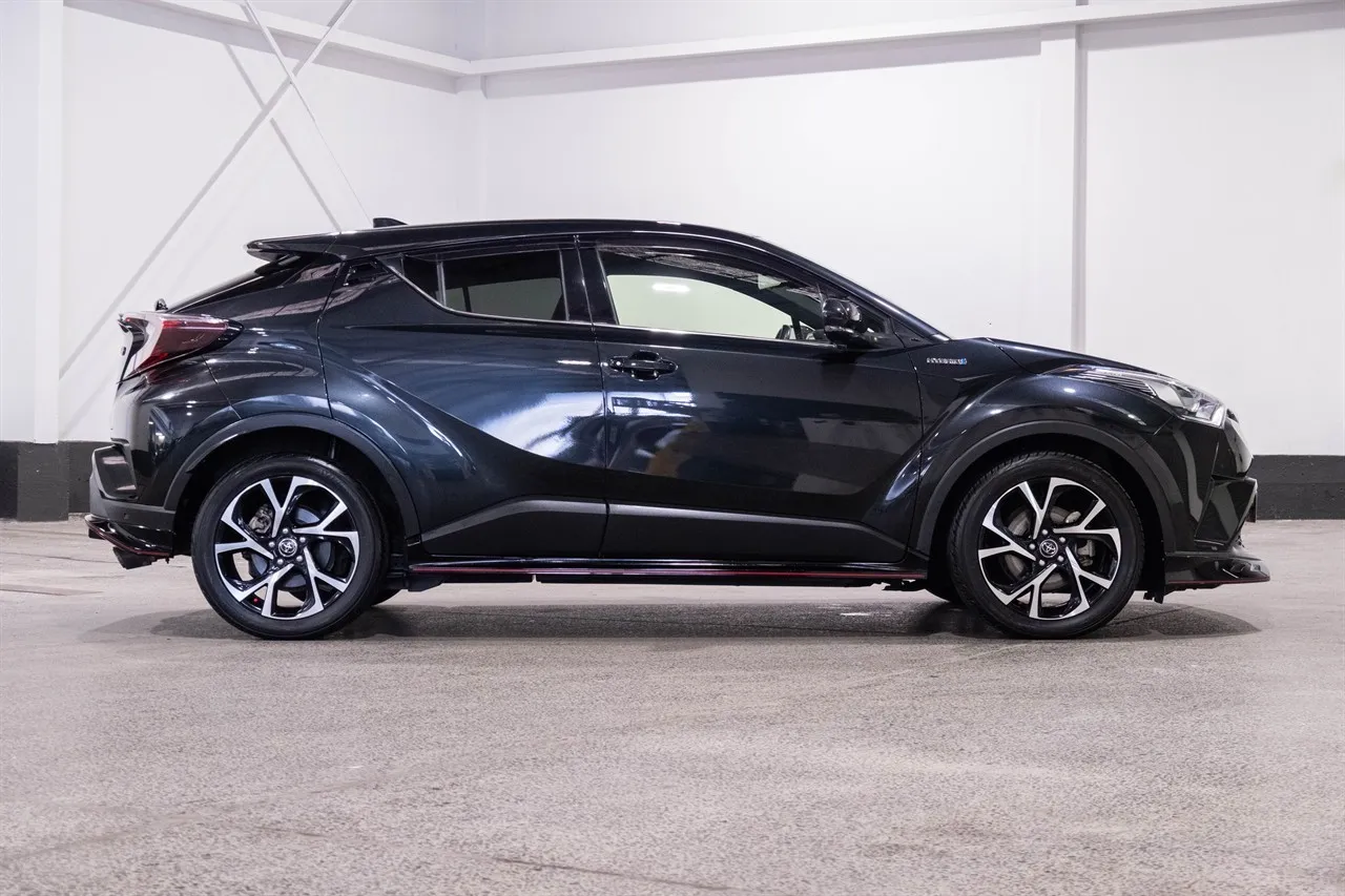 2017 Toyota C-HR G Hybrid Modelista