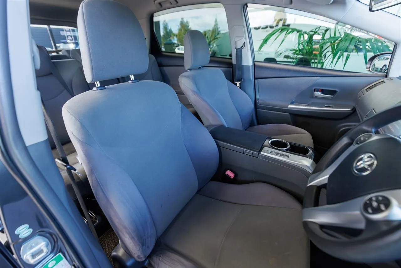 2013 Toyota Prius Alpha Hybrid 7 Seats