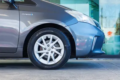 2013 Toyota Prius Alpha Hybrid 7 Seats photo 11