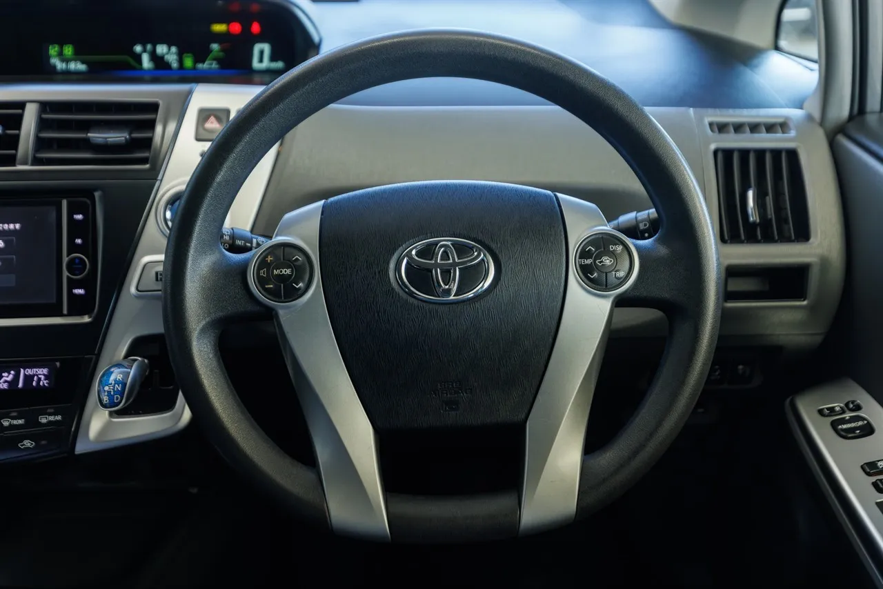 2013 Toyota Prius Alpha Hybrid 7 Seats