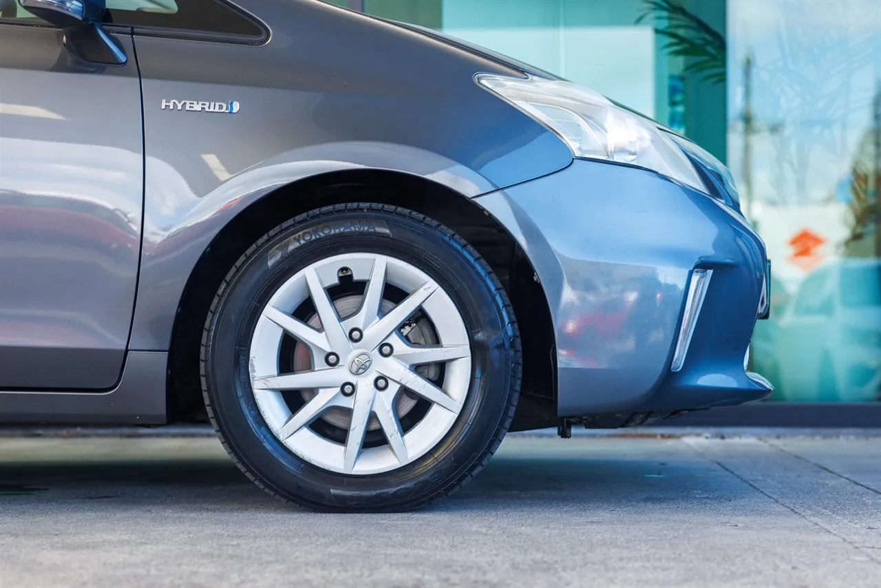 2013 Toyota Prius ALPHA Alpha Hybrid 7 Seats