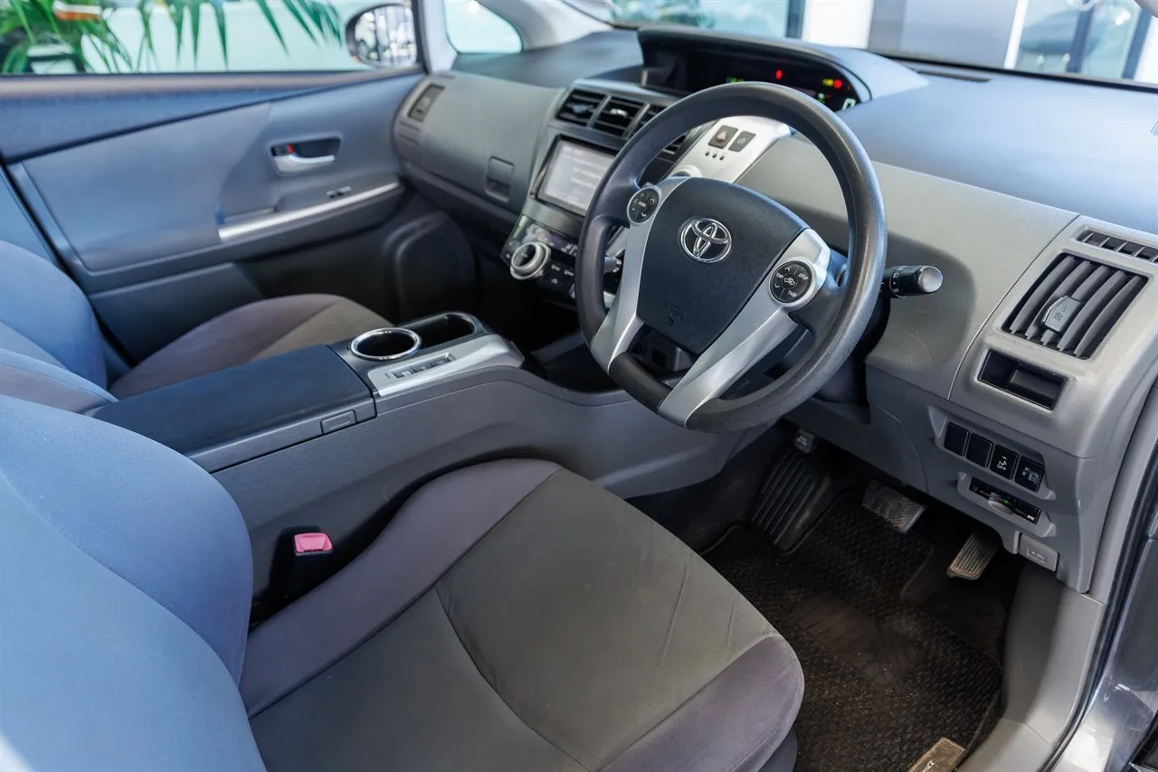 2013 Toyota Prius Alpha Hybrid 7 Seats