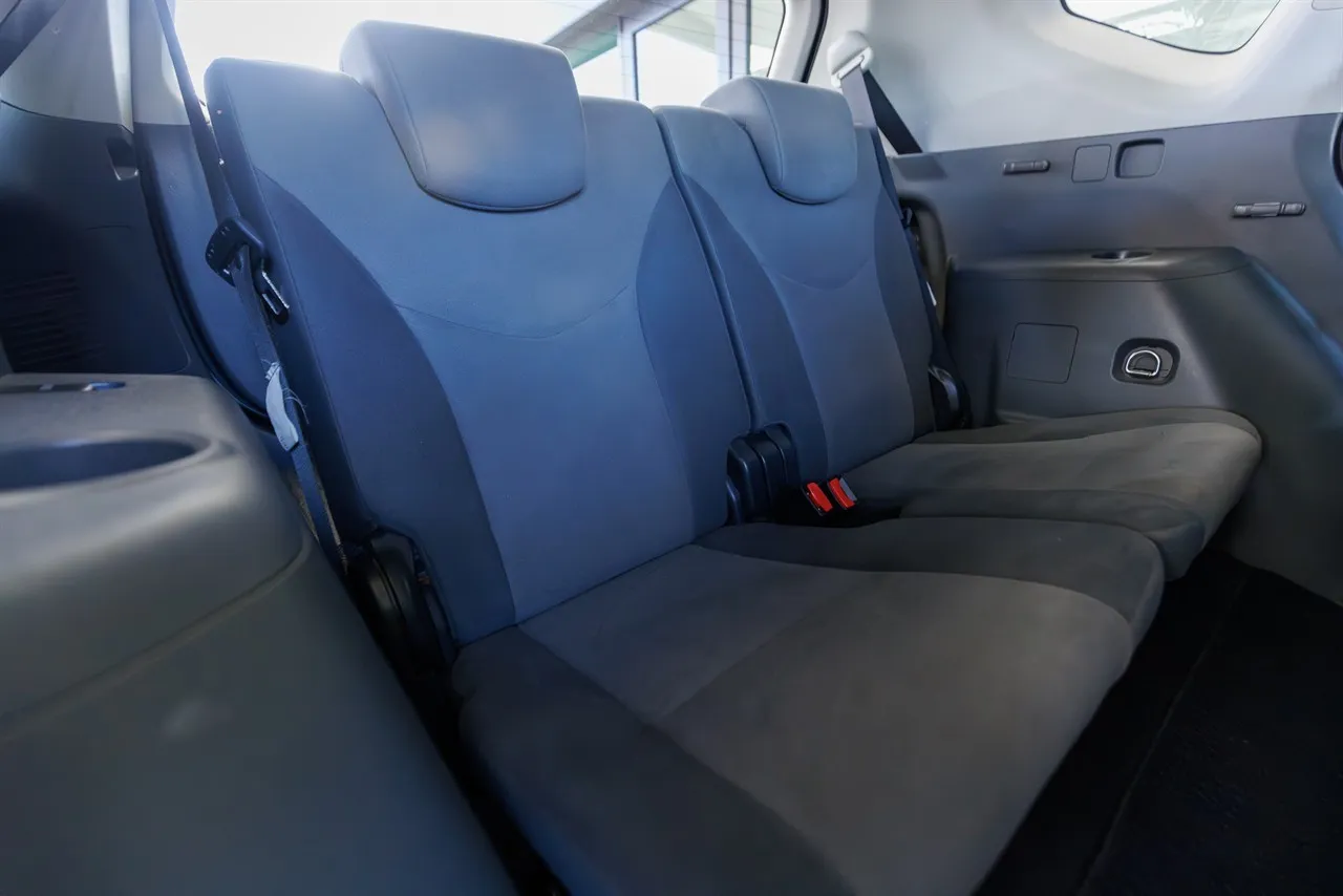 2013 Toyota Prius ALPHA Alpha Hybrid 7 Seats