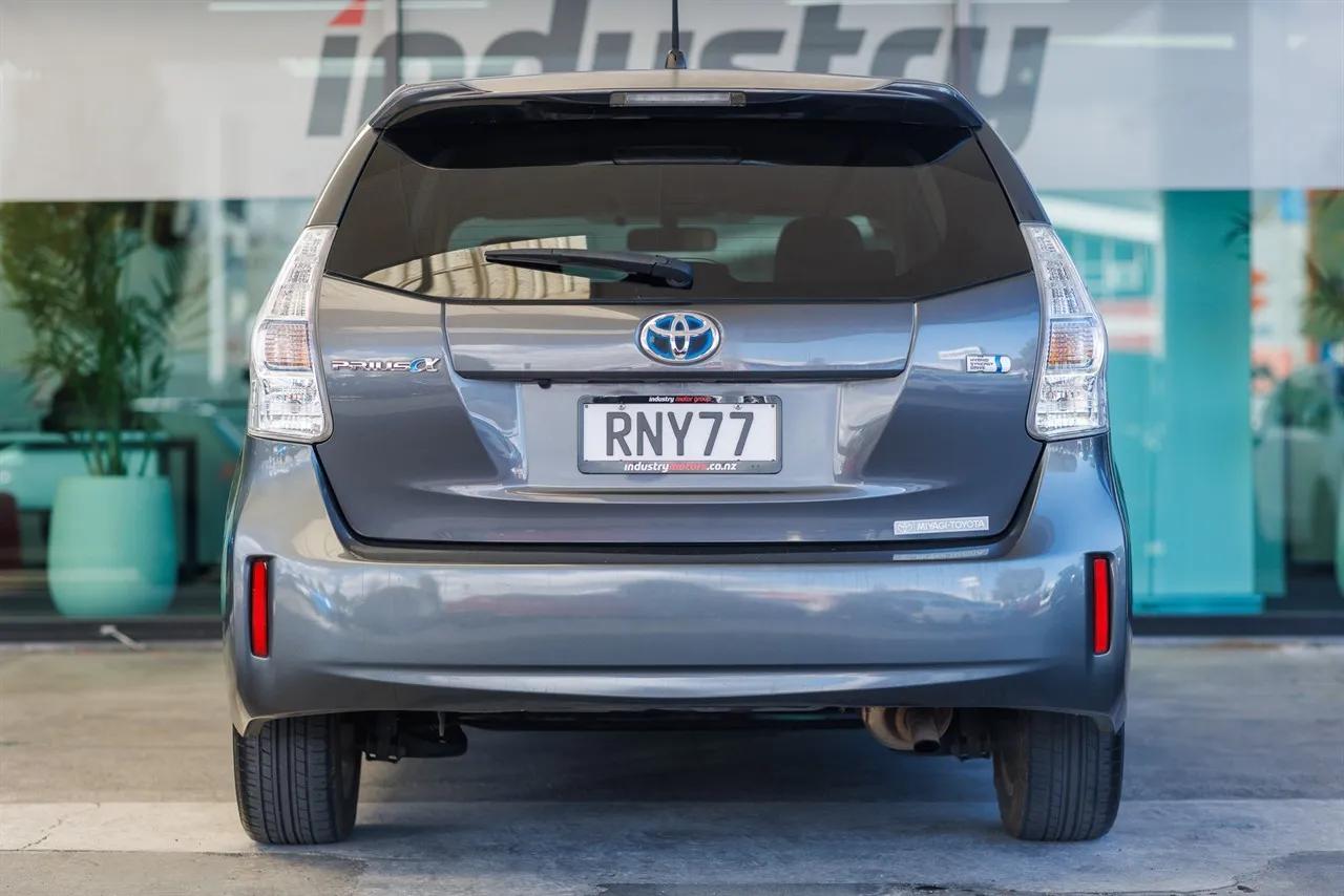 2013 Toyota Prius ALPHA Alpha Hybrid 7 Seats