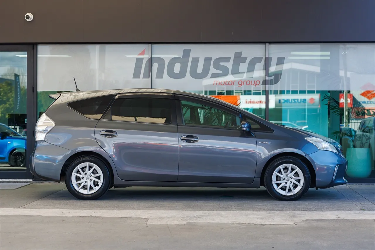 2013 Toyota Prius ALPHA Alpha Hybrid 7 Seats