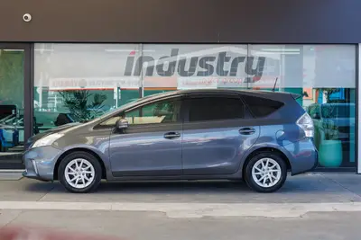 2013 Toyota Prius ALPHA Alpha Hybrid 7 Seats photo 8