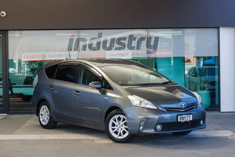 2013 Toyota Prius ALPHA Alpha Hybrid 7 Seats