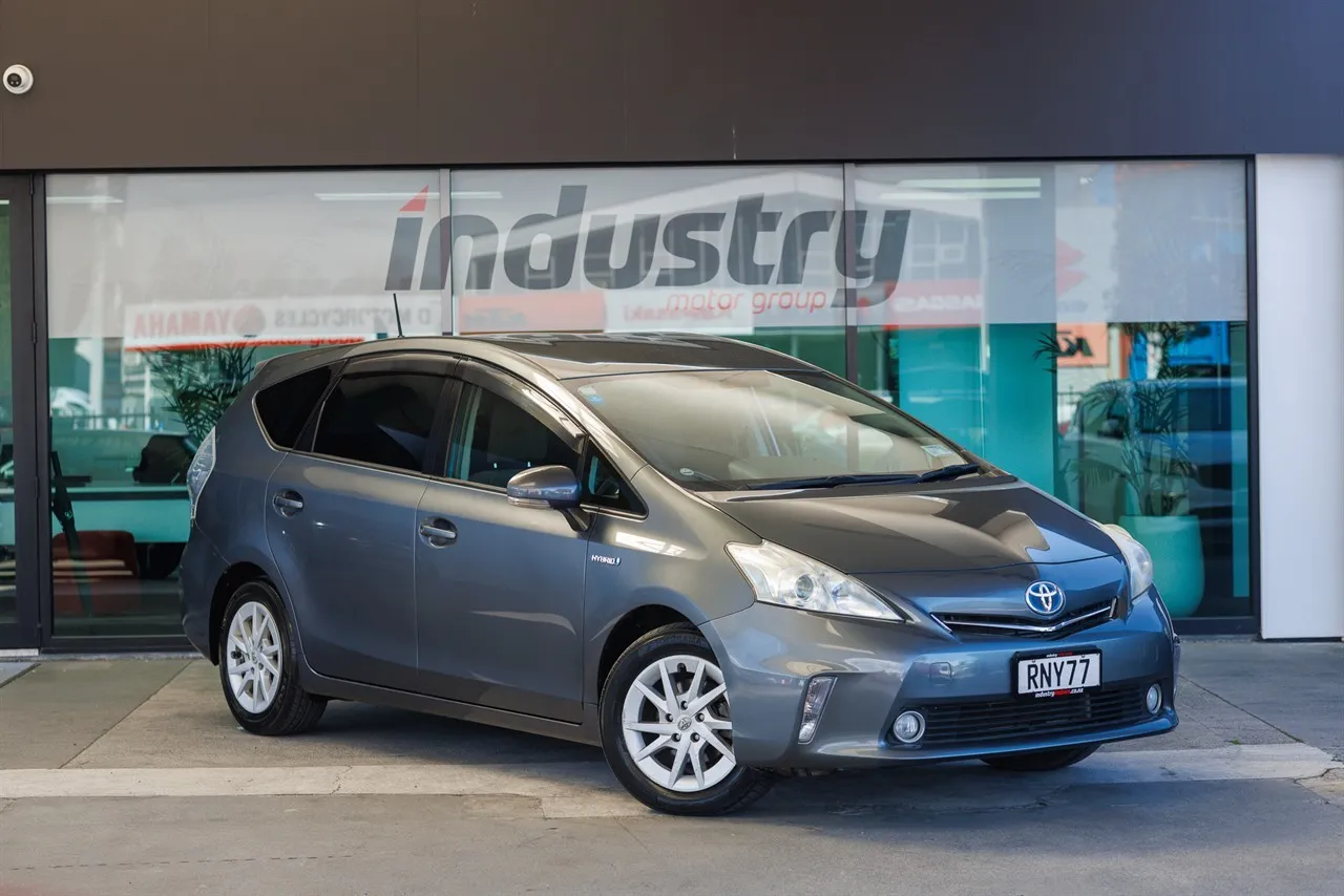 2013 Toyota Prius ALPHA Alpha Hybrid 7 Seats