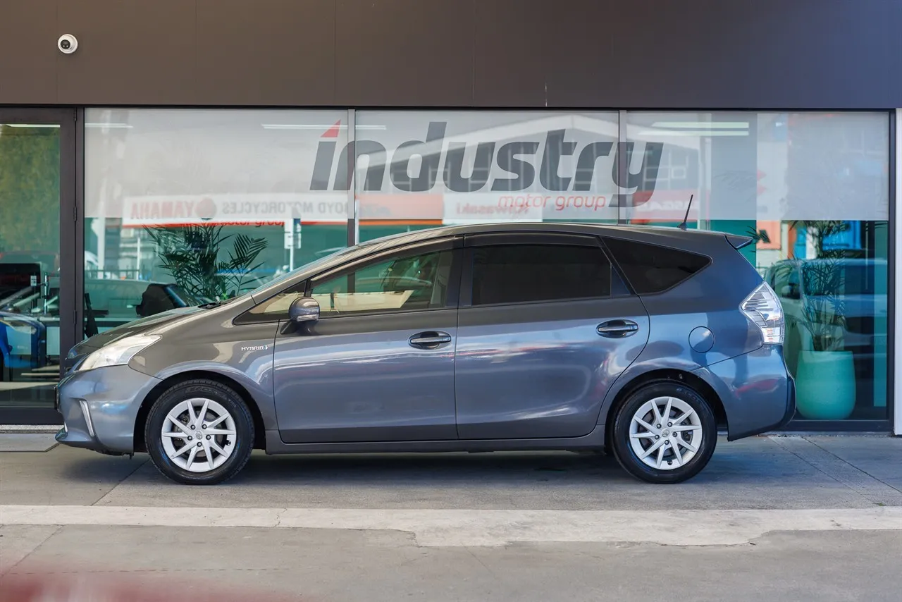 2013 Toyota Prius Alpha Hybrid 7 Seats