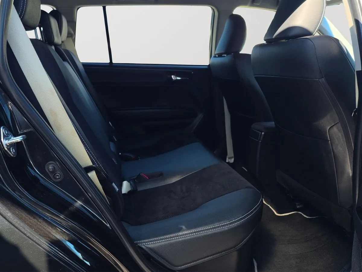 2015 Toyota Corrolla Fielder, G Aero Tourer WXB, half leather Seats Station