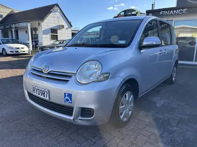 2008 Toyota Sienta Wheelchair Accessible Station photo 2