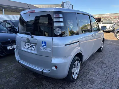 2008 Toyota Sienta Wheelchair Accessible Station photo 4