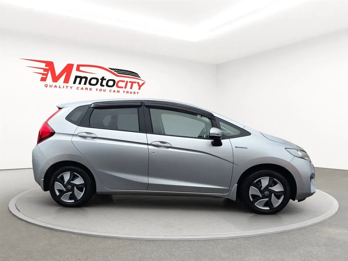 2013 Honda Fit HYBRID, VERY ECONOMICAL ON FUEL, photo 2 of 20