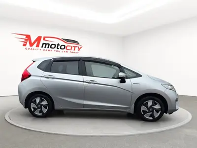 2013 Honda Fit HYBRID, VERY ECONOMICAL ON FUEL photo 2