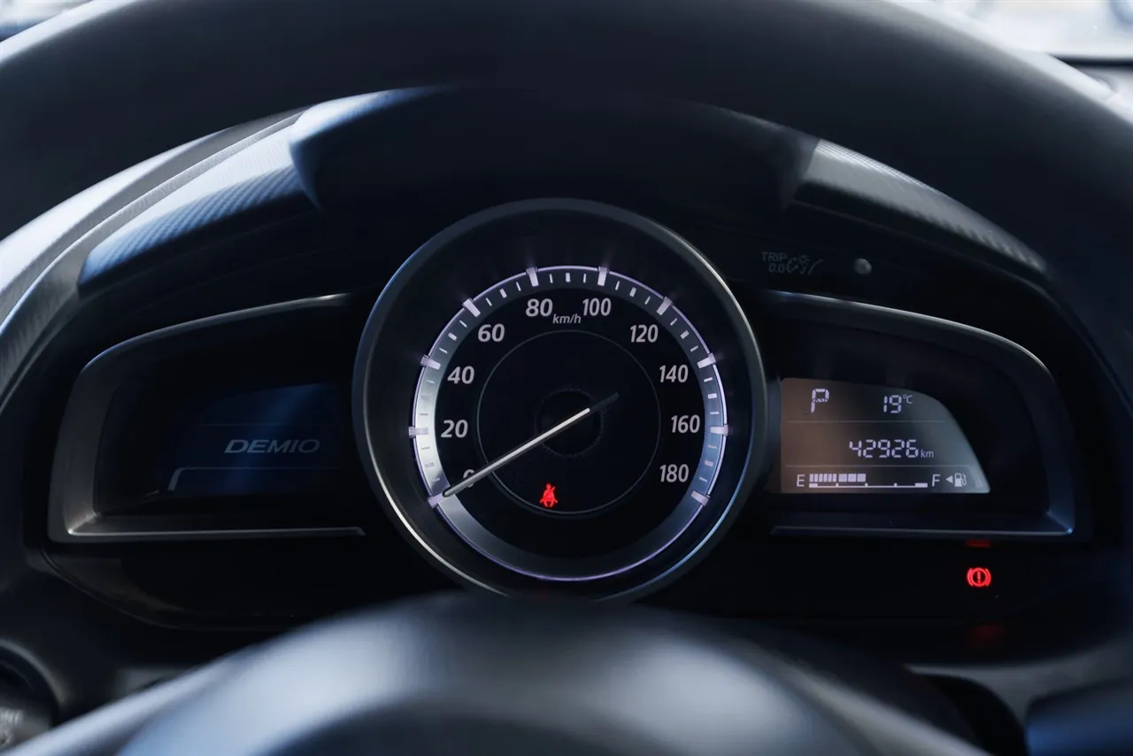 2015 Mazda 2 Demio 13C - 43,000km