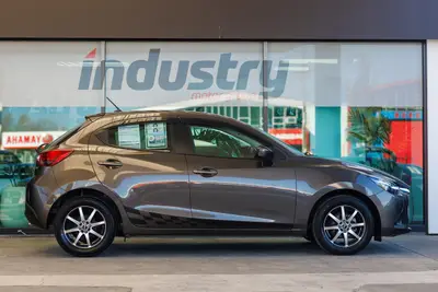 2015 Mazda 2 Demio 13C - 43,000km photo 9