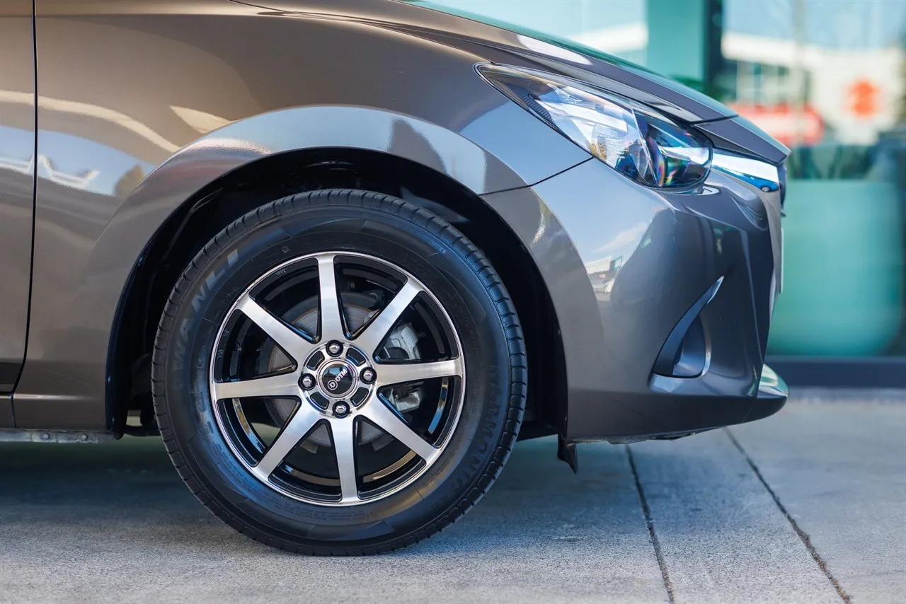 2015 Mazda 2 Demio 13C - 43,000km