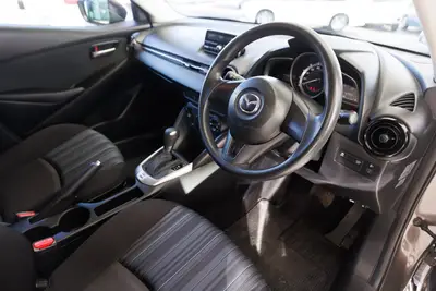 2015 Mazda 2 Demio 13C - 43,000km photo 4